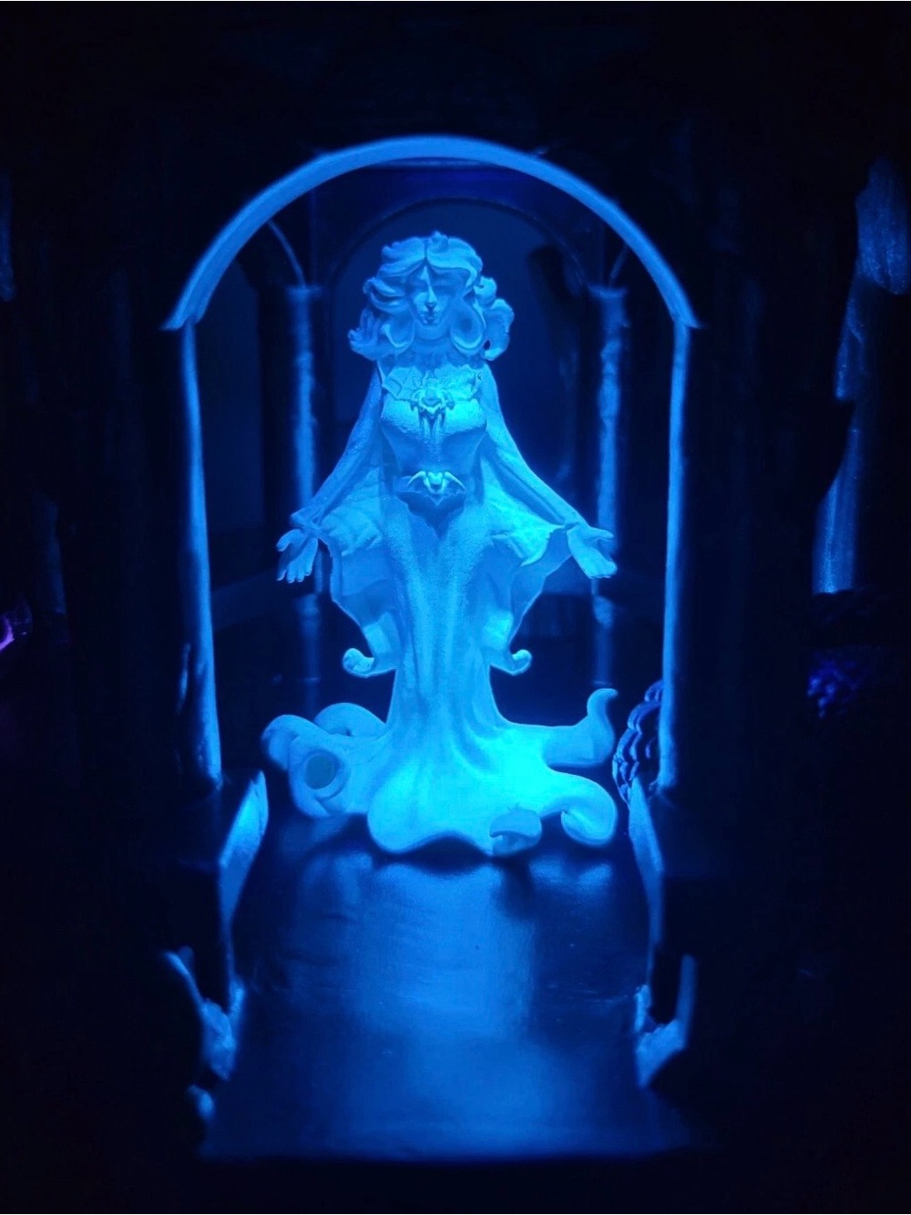 Bath and Body Works Halloween 2024 Light-Up Haunted Gazebo 3-Wick Candle Holder - Picture 2 of 8